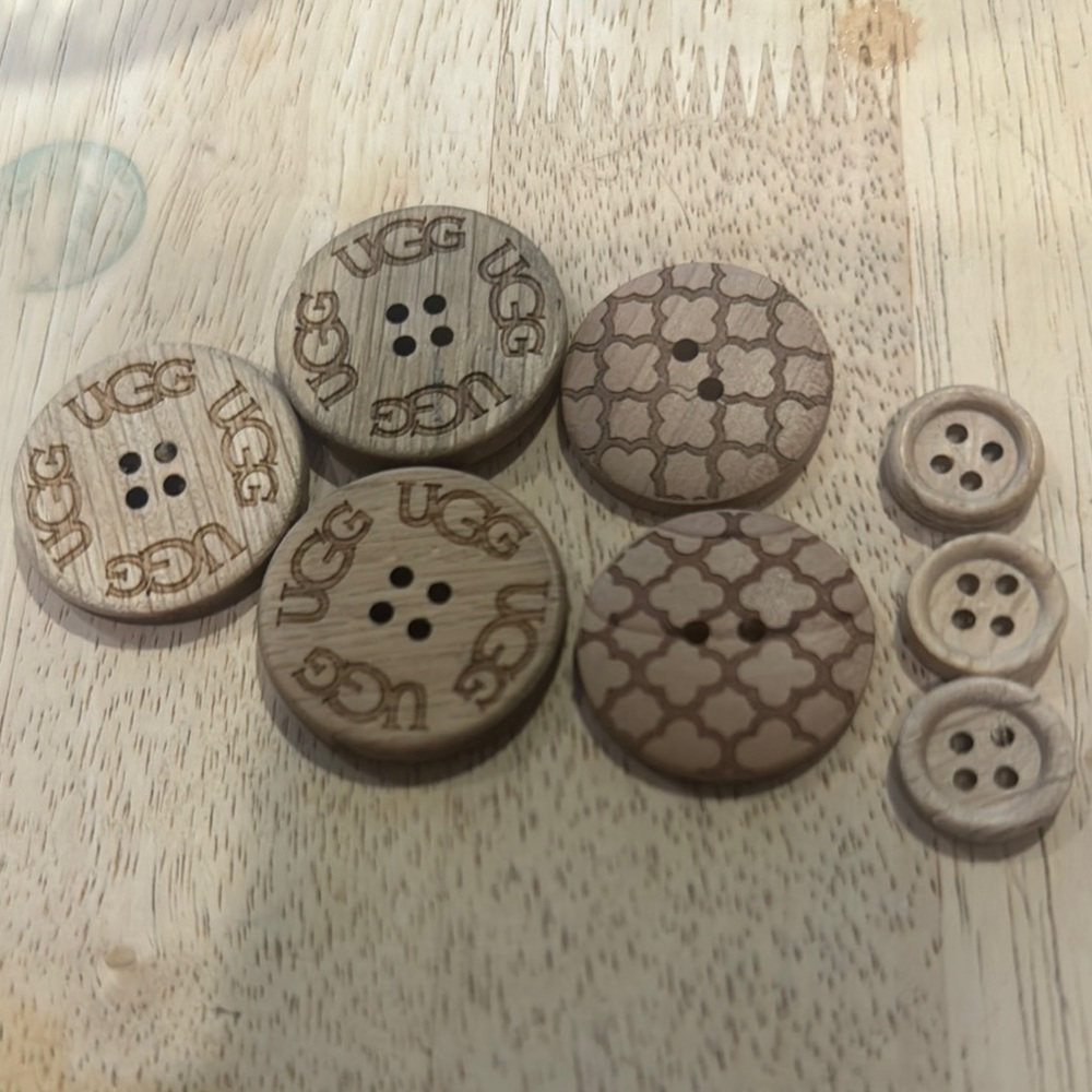 UGG Wooden Button Set
